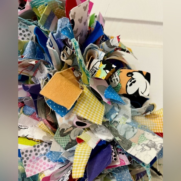 18” Handmade Disney Characters Rag Wreath - Disney Fabrics - Picture 4 of 7